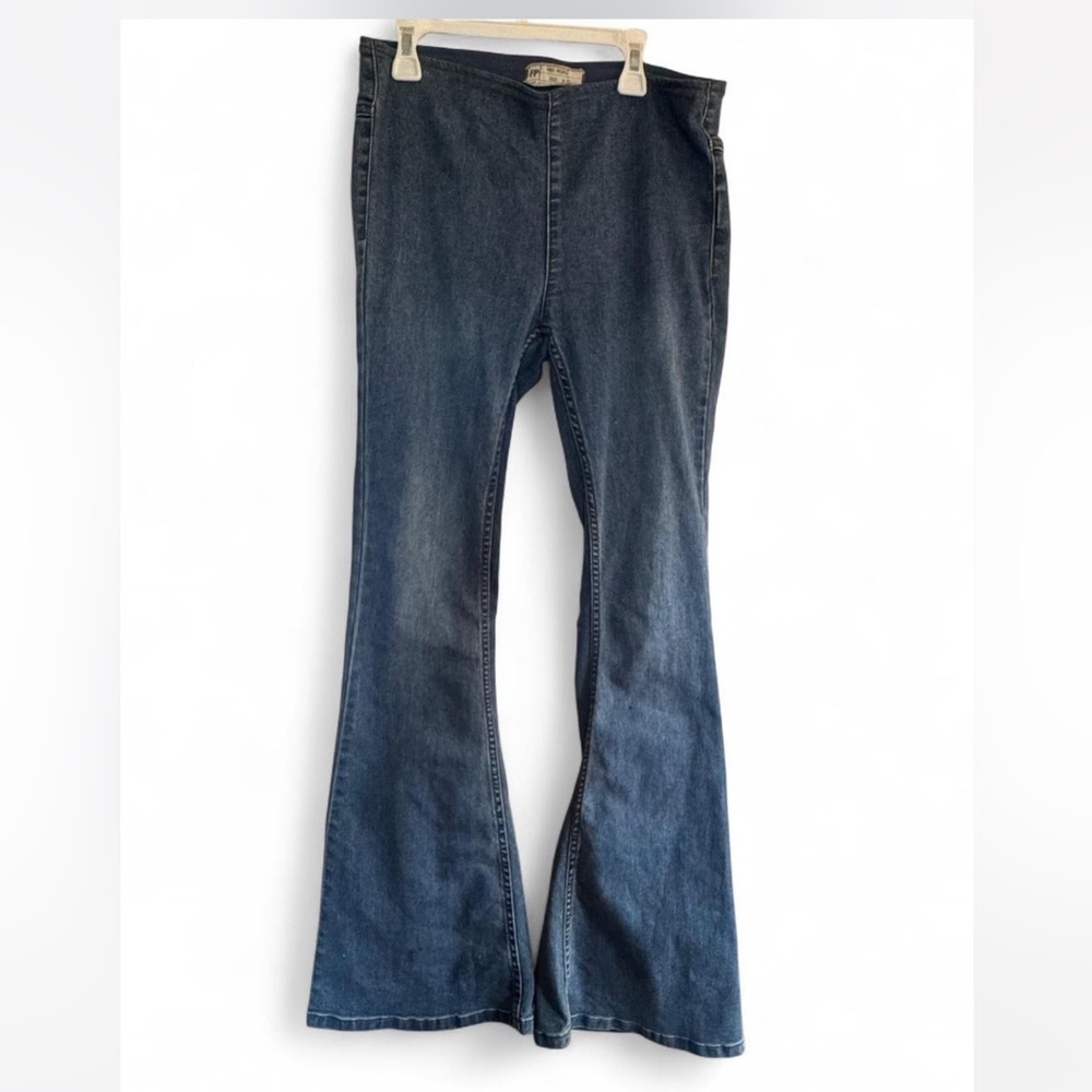 Free People We The Free Penny Pull On Blue Flare Jeans size 27